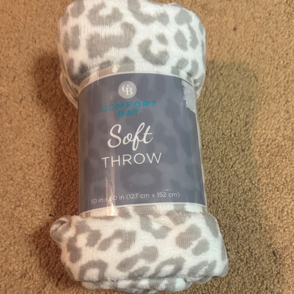 Comfort Bay White and Gray Leopard Print Throw Blanket